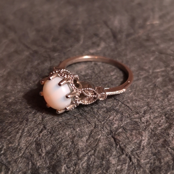 Faux opal and faux diamond filigree ring - Picture 2 of 3